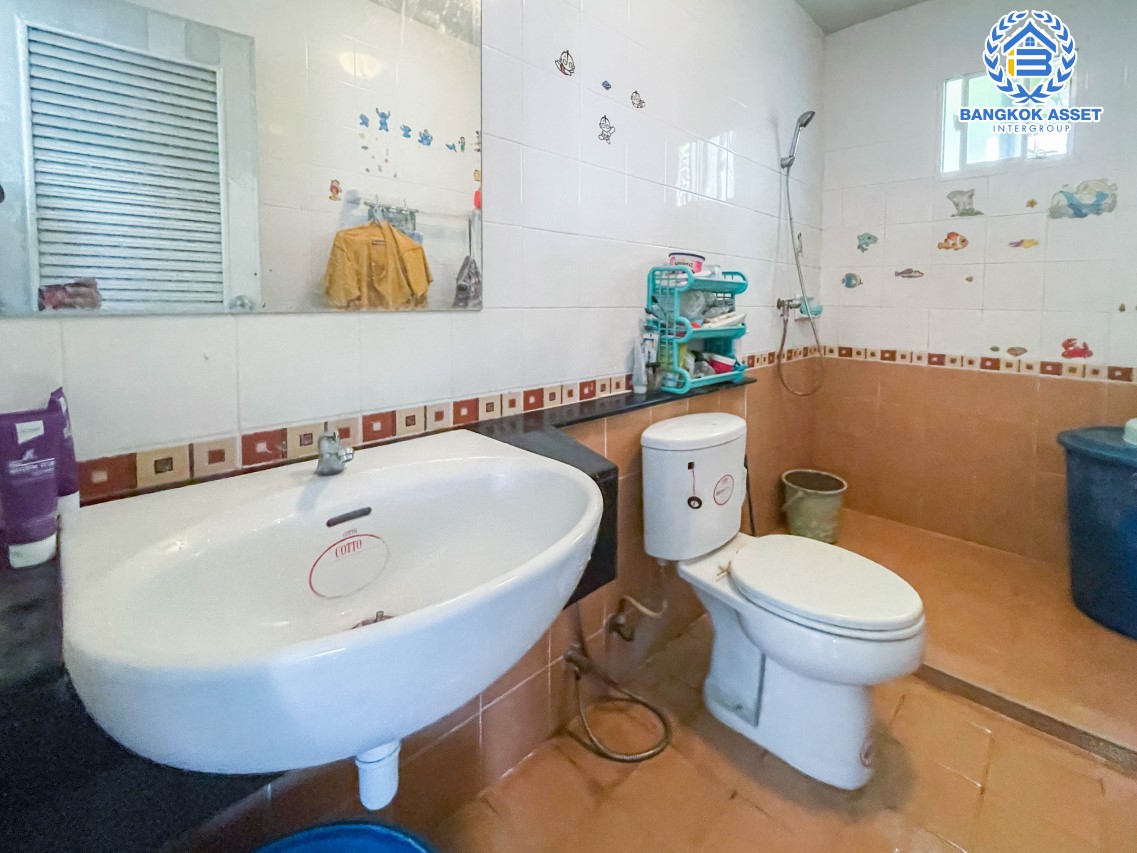 บ้านเดี่ยวมือสอง นนทบุรี ม.ภัสสร14 บางใหญ่ เนื้อที่กว้างขวางมากถึง 52.90 ตร.ว. ฟังก์ชัน 3 ห้องนอน 2 ห้องน้ำ 1 ที่จอดรถ บ้านสภาพสวย พร้อมเข้าอยู่ โครงการอยู่ติดถนนใหญ่ เข้า-ออกสะดวก ใกล้เซ็นทรัลเวสต์เกต เดินทางเพียง 10 นาทีถึงจุดขึ้นทางด่วน "ศรีรัช" จองเลย!...